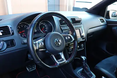 VW Polo 1.8 TSI GTI DSG — Sportive compacte, toit ouvrant, caméra & tempomat — Miniature 9