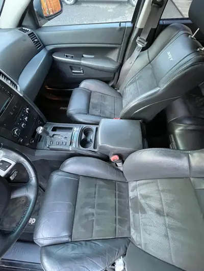 Jeep Grand Cherokee SRT8 2009 — Monstre américain 432 ch, 4x4 intégral — Heckansicht