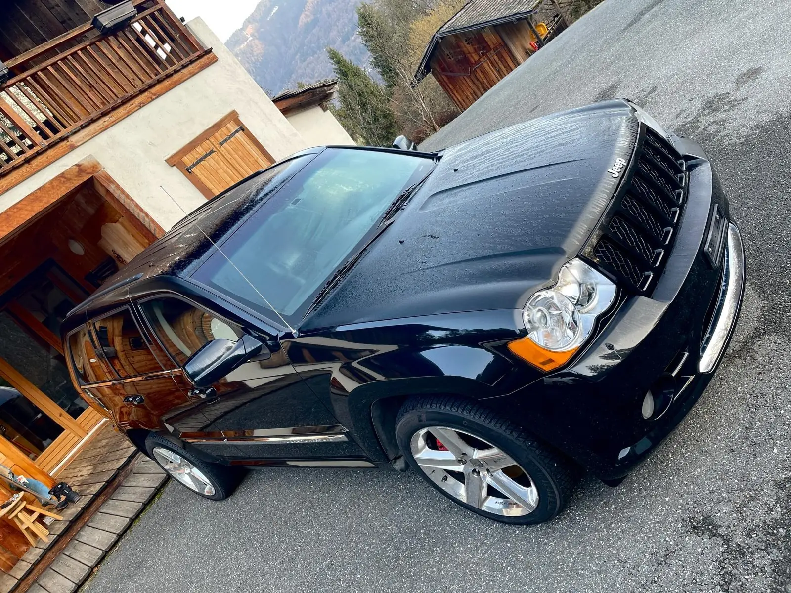 Jeep Grand Cherokee SRT8 2009 — Monstre américain 432 ch, 4x4 intégral