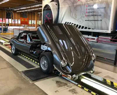Jaguar E-Type Roadster V12 1974 — Légende restaurée, collection privée — vista esterna