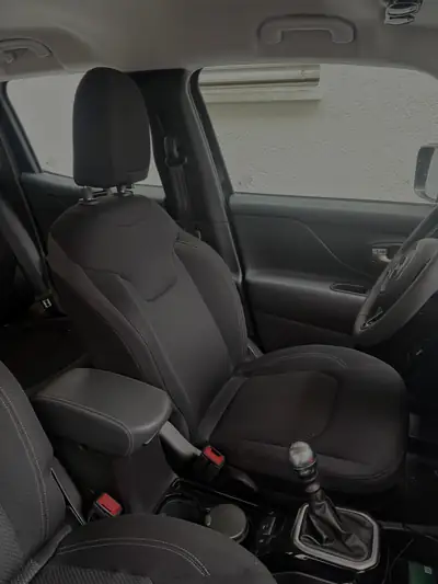 Jeep Renegade 1.0 Turbo Night Eagle — Compact SUV dynamique, 14'000 km seulement — Miniature 12