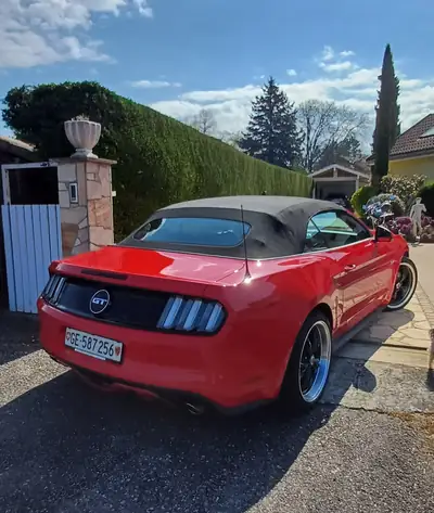 Ford Mustang Convertible 5.0 V8 GT — Cabriolet légendaire, 422 ch et faible kilométrage — Seitenansicht