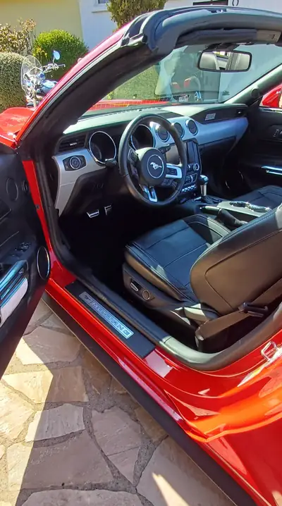 Ford Mustang Convertible 5.0 V8 GT — Cabriolet légendaire, 422 ch et faible kilométrage — Miniatur 9