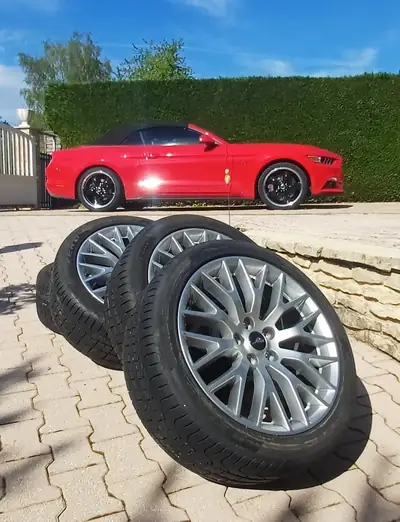 Ford Mustang Convertible 5.0 V8 GT — Cabriolet légendaire, 422 ch et faible kilométrage — Miniatur 16