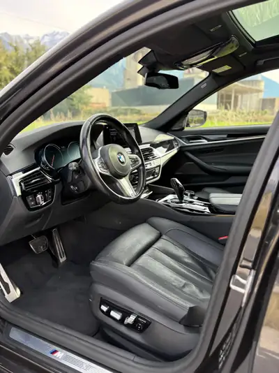 BMW 530d xDrive Steptronic — Berline premium diesel, transmission intégrale — arrière