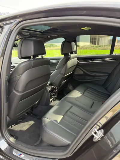BMW 530d xDrive Steptronic — Berline premium diesel, transmission intégrale — tableau de bord