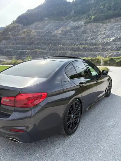 BMW 530d xDrive Steptronic — Berline premium diesel, transmission intégrale — détail
