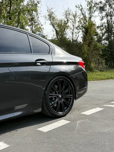 BMW 530d xDrive Steptronic — Berline premium diesel, transmission intégrale — Miniature 9