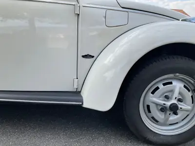 VW Käfer Cabriolet 1979 — Une légende décapotable « Triple White » d'époque — Miniature 7