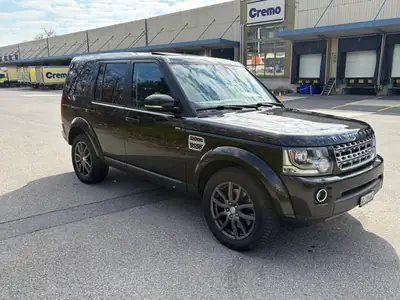 Land Rover Discovery 3.0 SDV6 HSE — SUV premium robuste, entretien soigné, 256 ch — vista posteriore