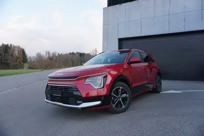 Kia Niro 1.6 GDi Plug-in Hybrid DCT — SUV rechargeable, 12'000 km seulement — exterior view