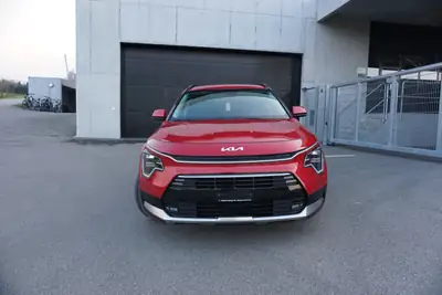 Kia Niro 1.6 GDi Plug-in Hybrid DCT — SUV rechargeable, 12'000 km seulement — side view