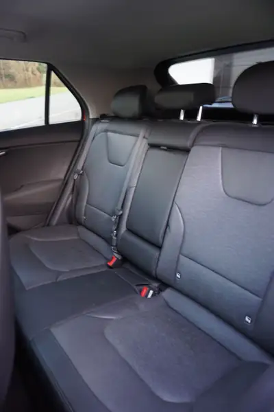 Kia Niro 1.6 GDi Plug-in Hybrid DCT — SUV rechargeable, 12'000 km seulement — Thumbnail 10