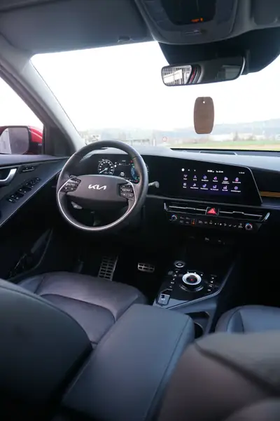 Kia Niro 1.6 GDi Plug-in Hybrid DCT — SUV rechargeable, 12'000 km seulement — Thumbnail 11