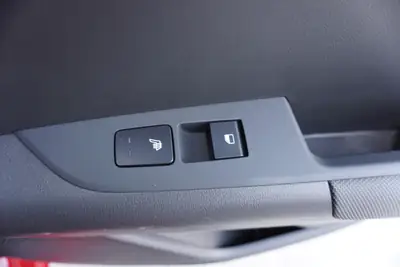 Kia Niro 1.6 GDi Plug-in Hybrid DCT — SUV rechargeable, 12'000 km seulement — Thumbnail 13