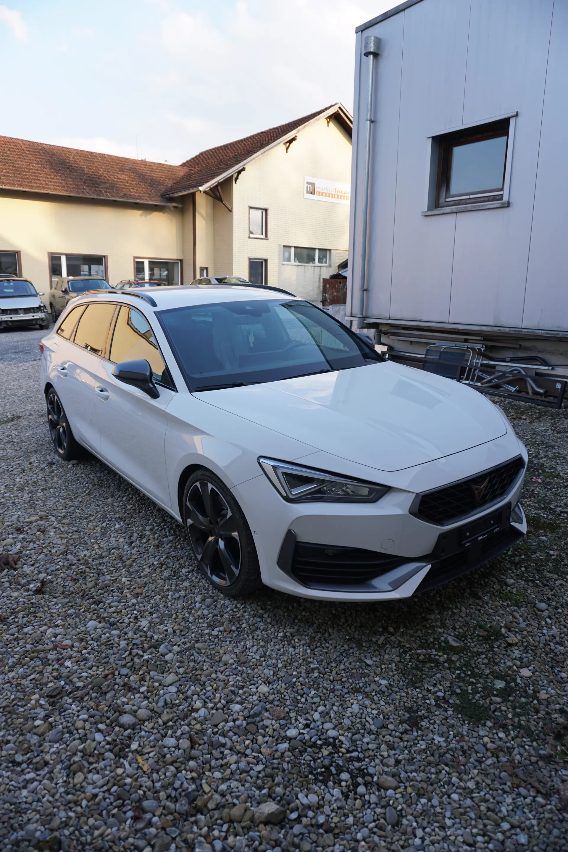 CUPRA Leon VZ 2.0 TSI DSG — Sportive 245 ch avec boîte automatique, 64 500 km — vue extérieure