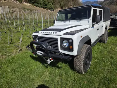 Land Rover Defender TD4 130 — Le pickup 4x4 robuste, essence minimaliste et fiabilité éprouvée — Außenansicht