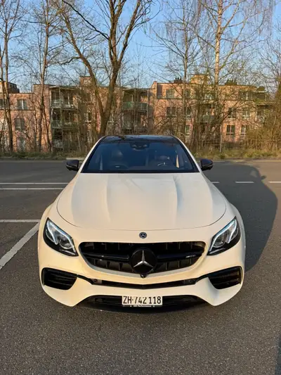 Mercedes-Benz E 63 AMG S 4Matic — Berline de prestige 612 ch, kilométrage modéré — côté