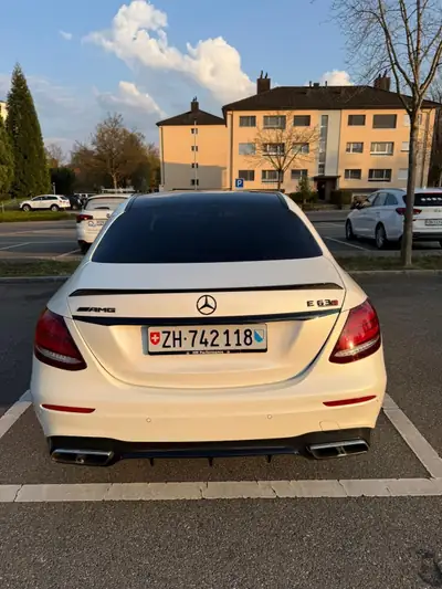 Mercedes-Benz E 63 AMG S 4Matic — Berline de prestige 612 ch, kilométrage modéré — intérieur
