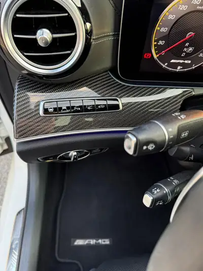Mercedes-Benz E 63 AMG S 4Matic — Berline de prestige 612 ch, kilométrage modéré — détail