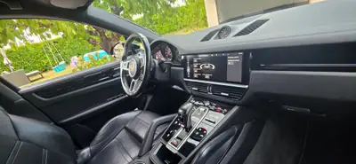 Porsche Cayenne Coupé — SUV sportif 340 ch, approuvé Porsche 2027 — Detail