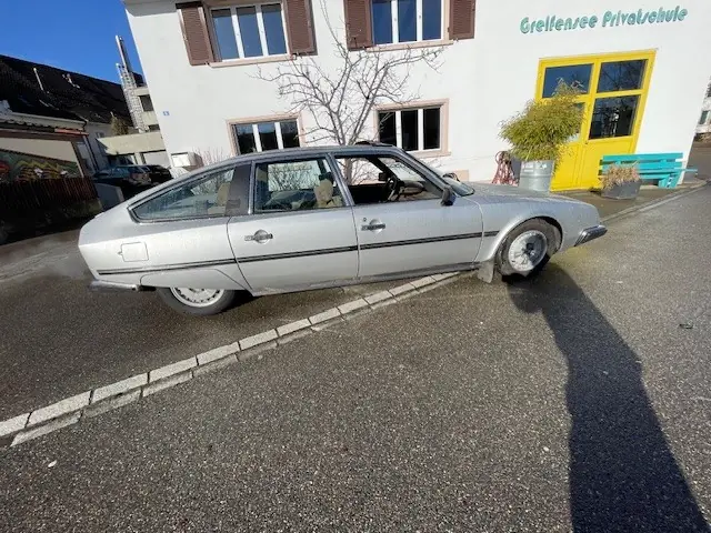 Citroën CX Sedan 2400 Pallas — Berline de prestige automatique, 212'000 km — vue extérieure