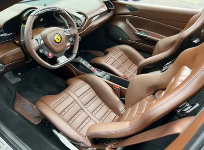 Ferrari 488 Spider 3.9 V8 — Cabriolet légendaire, 14 800 km, garantie Ferrari complète — Miniature 11