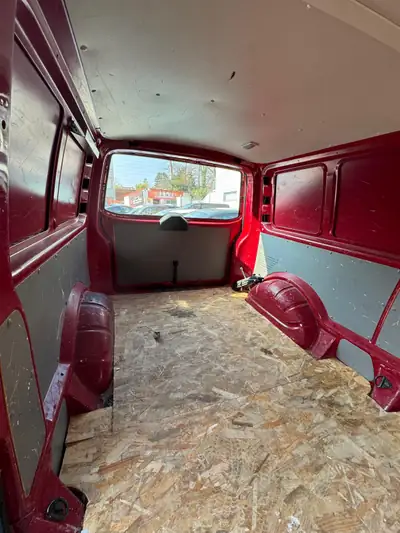 VW T5 2.0 TDI — Utilitaire robuste et économique, 262'000 km — Thumbnail 14