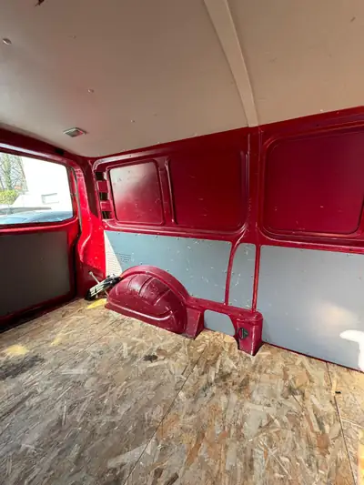 VW T5 2.0 TDI — Utilitaire robuste et économique, 262'000 km — Thumbnail 13