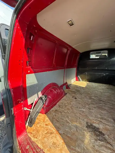 VW T5 2.0 TDI — Utilitaire robuste et économique, 262'000 km — Thumbnail 18