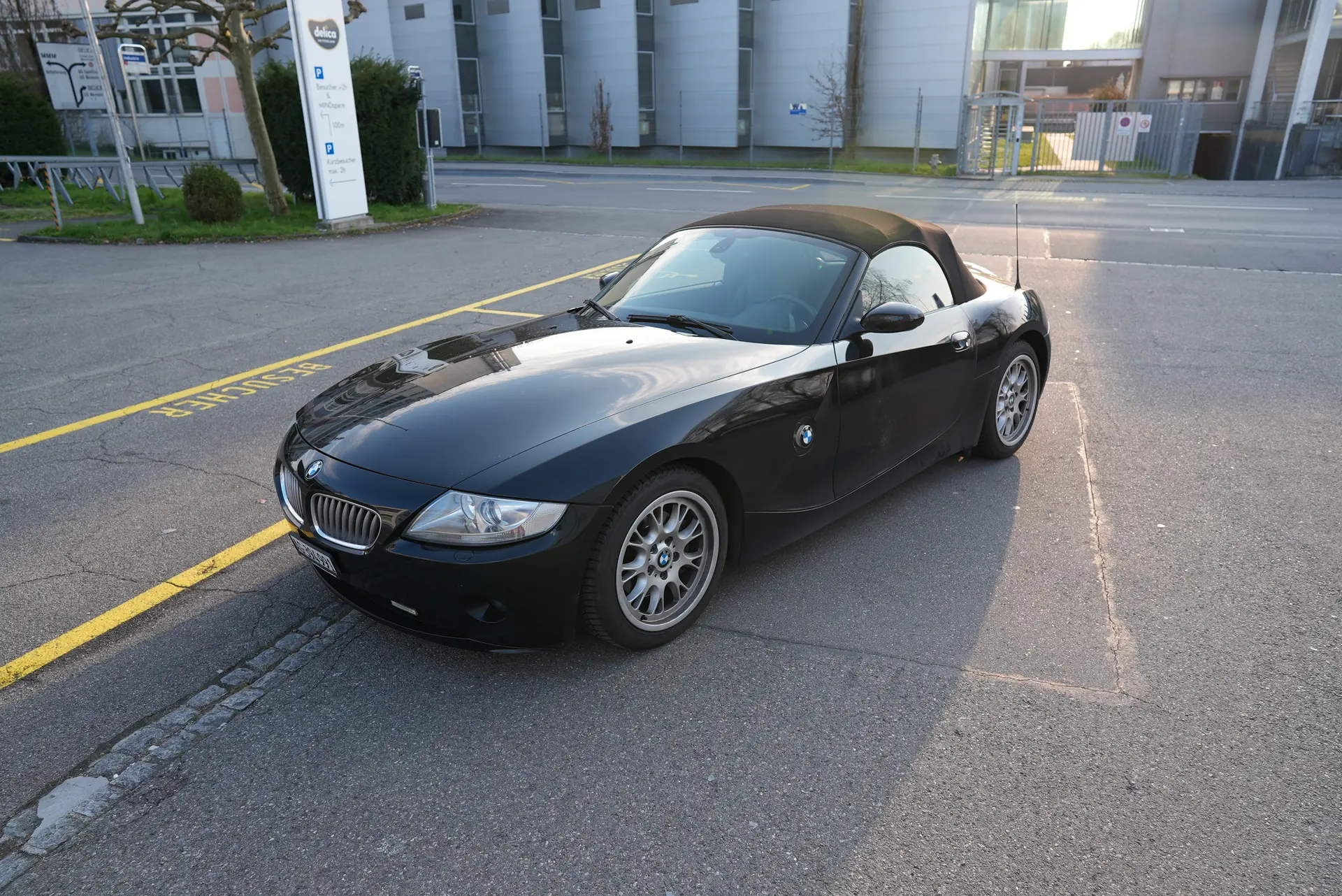 BMW Z4 3.0i Roadster 2004 — Cabriolet sportif authentique, 46'000 km seulement — vista esterna