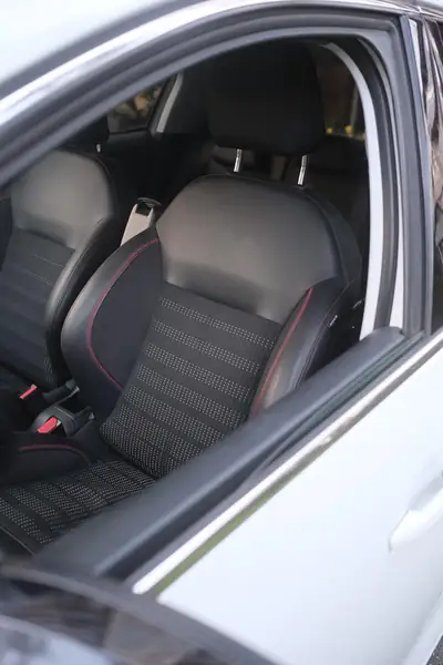 Peugeot 208 1.2 PureTech GT Line — Citadine dynamique, boîte auto, 67 270 km — dettaglio