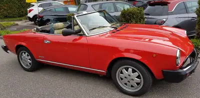 Fiat 124 Spider — Cabriolet Classique des Années 80, 72'000 km, Moteur 2.0 L — arrière
