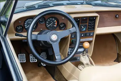 Fiat 124 Spider — Cabriolet Classique des Années 80, 72'000 km, Moteur 2.0 L — détail