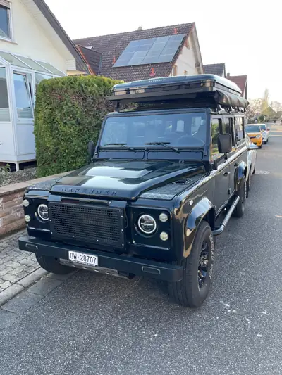 Land Rover Defender 110 2.5 Td5 — L'authentique 4x4 britannique, robustesse éprouvée — exterior view