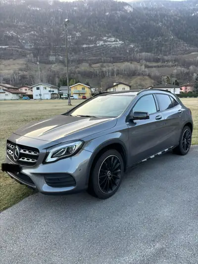 Mercedes-Benz GLA 250 AMG Line 4Matic — SUV compact dynamique, 72 000 km seulement — side view