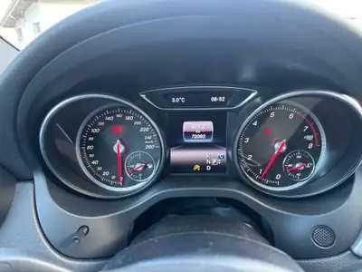 Mercedes-Benz GLA 250 AMG Line 4Matic — SUV compact dynamique, 72 000 km seulement — Thumbnail 12