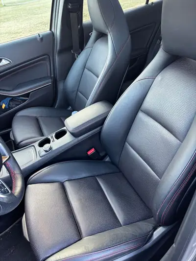 Mercedes-Benz GLA 250 AMG Line 4Matic — SUV compact dynamique, 72 000 km seulement — Thumbnail 11