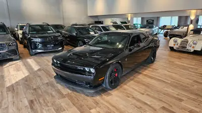 Dodge Challenger 6.2 SRT Hellcat — Muscle car légendaire, 717 ch purs — side view