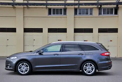 Ford Mondeo Break 2.0 TDCi Titanium — Familial spacieux, diesel économe et bien équipé — fianco