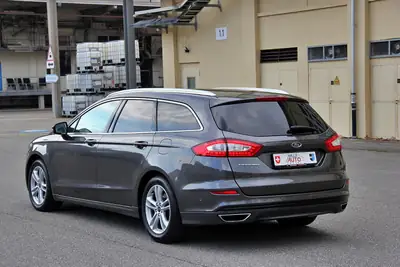 Ford Mondeo Break 2.0 TDCi Titanium — Familial spacieux, diesel économe et bien équipé — vista posteriore