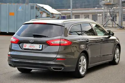 Ford Mondeo Break 2.0 TDCi Titanium — Familial spacieux, diesel économe et bien équipé — cruscotto