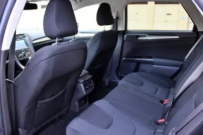 Ford Mondeo Break 2.0 TDCi Titanium — Familial spacieux, diesel économe et bien équipé — Miniatura 10