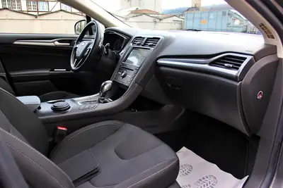 Ford Mondeo Break 2.0 TDCi Titanium — Familial spacieux, diesel économe et bien équipé — Miniatura 13