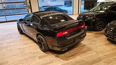Dodge Charger R/T 5.7 — Muscle car américain authentique, jantes Vossen 20", impeccable — Thumbnail 15