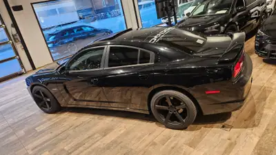 Dodge Charger R/T 5.7 — Muscle car américain authentique, jantes Vossen 20", impeccable — Thumbnail 17