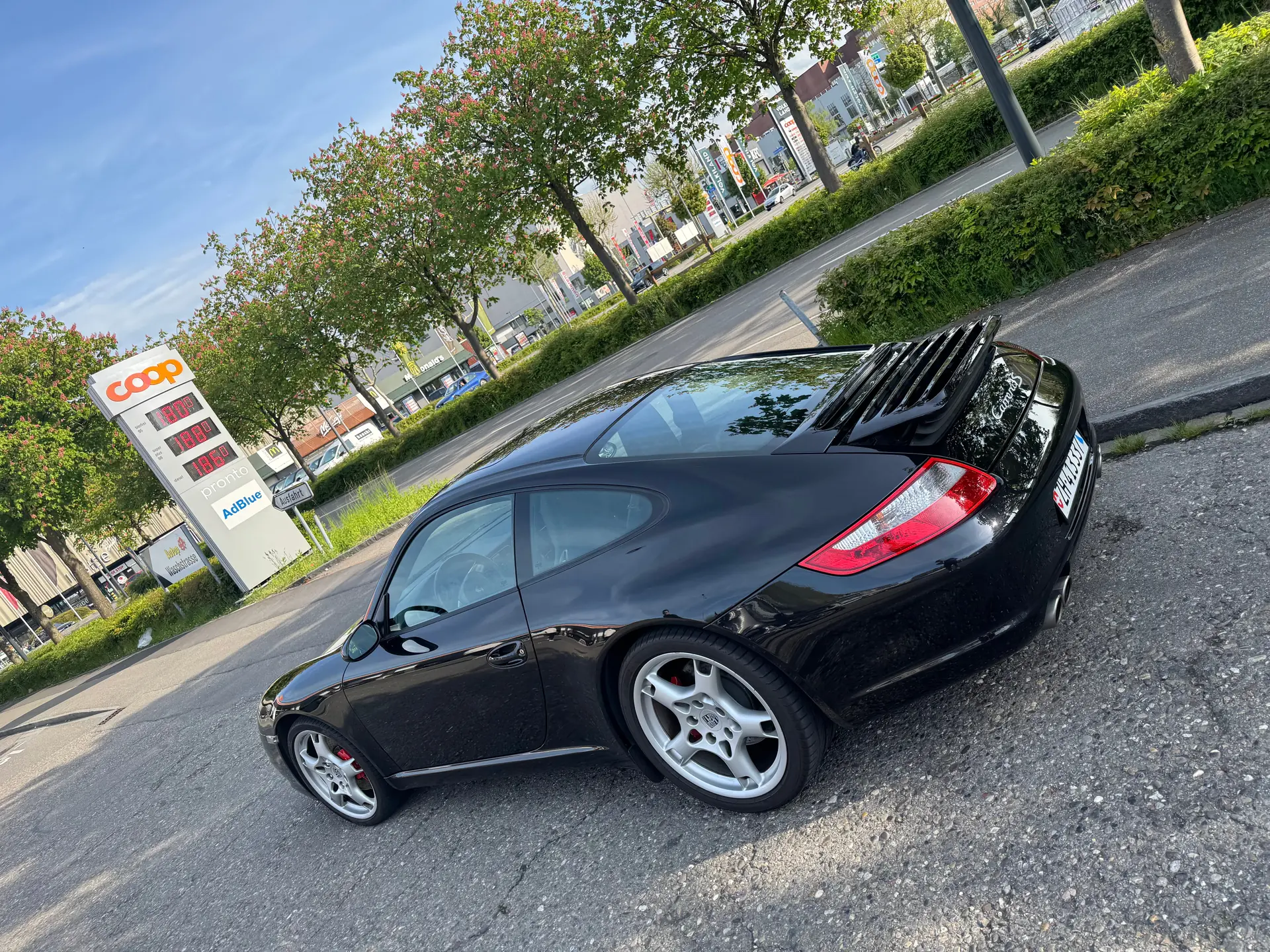 Porsche 911 Carrera S 2005 — Coupé sportif légendaire, 355 ch et boîte manuelle — Außenansicht