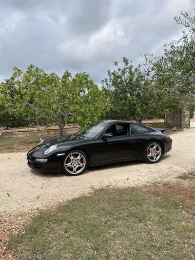 Porsche 911 Carrera S 2005 — Coupé sportif légendaire, 355 ch et boîte manuelle — tableau de bord