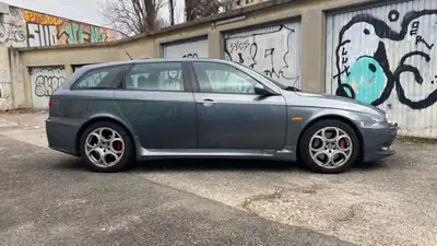 Alfa Romeo 156 Sportwagon 3.2 V6 GTA — Break sportif légendaire, 250 ch authentiques — fianco