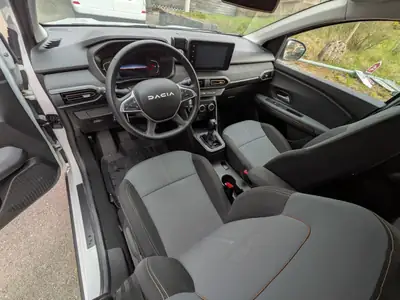 Dacia Jogger HEV 140 Extreme — Monospace hybride 7 places, faible kilométrage — Heckansicht